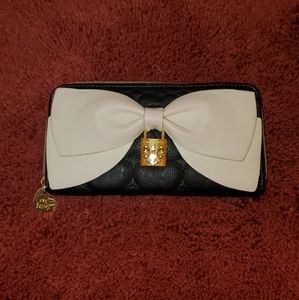 🎀 Betsey Johnson Wallet 🎀